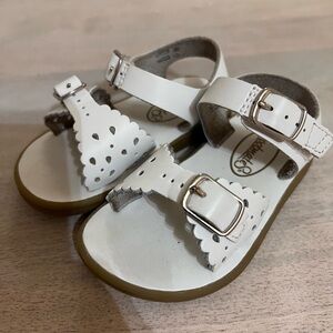 Toddler size 5 Footmates white sandals